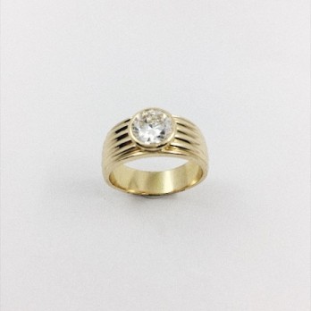 Anillo solitario en oro y gran brillante 2