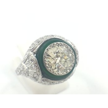 Anillo con gran brillante central de 3 qt.