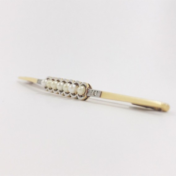 Broche aguja en oro, diamantes y perlitas