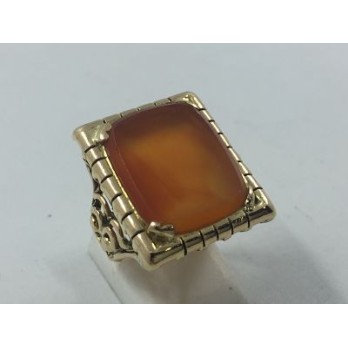 Anillo sello de oro y piedra central. 2