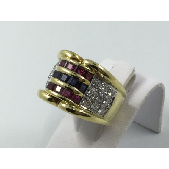 Anillo en oro con brillantes, zafiros y rubÃ­es