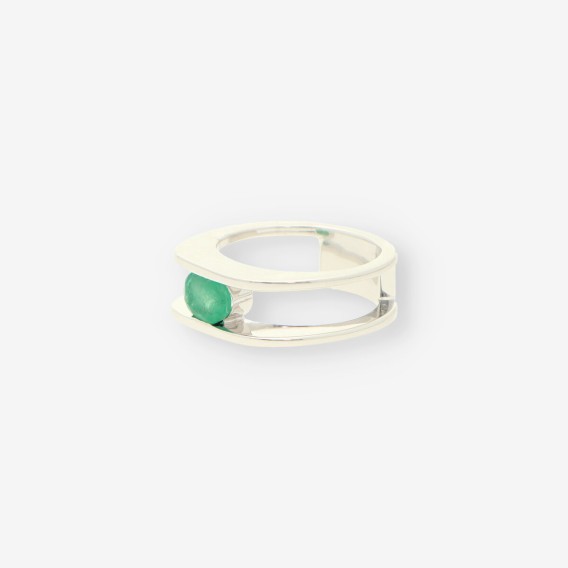 Anillo oro blanco y Esmeralda