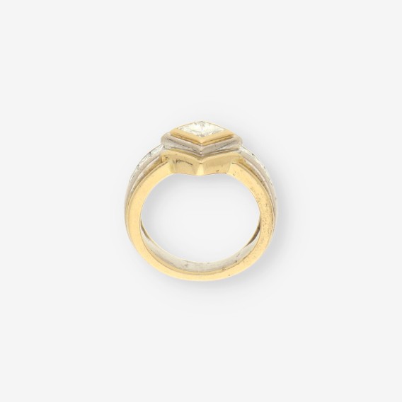 Anillo oro bl., oro ama. y brillantes