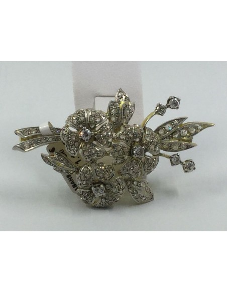 Broche en oro blanco y amarillo cuajado de brillantes.
