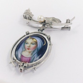 Broche de oro blanco con brillantes, perla y esmalte 2