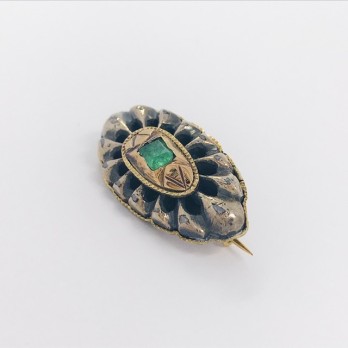 Broche en oro con esmeralda central 2