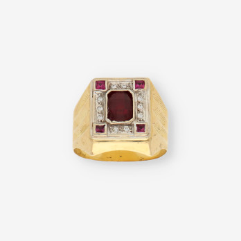Anillo oro y piedras rojas