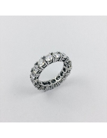 Alianza de oro blanco y brillantes