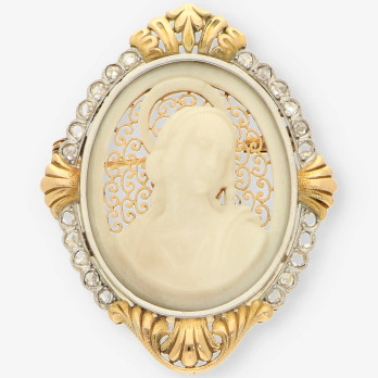 Aguja oro nacar y diamante