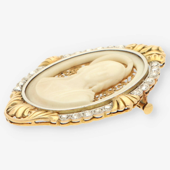 Aguja oro nacar y diamante