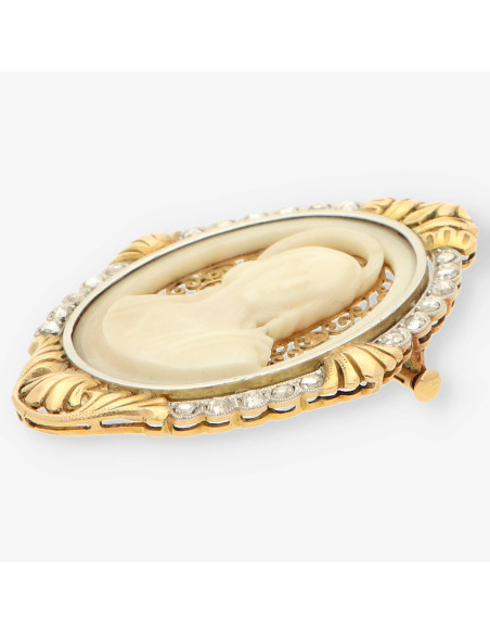 Aguja oro nacar y diamante