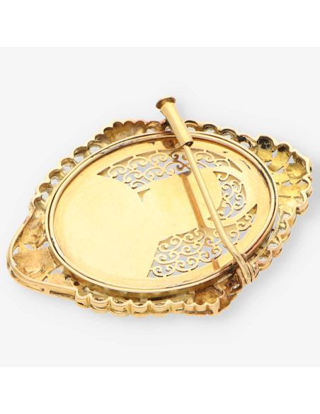 Aguja oro nacar y diamante