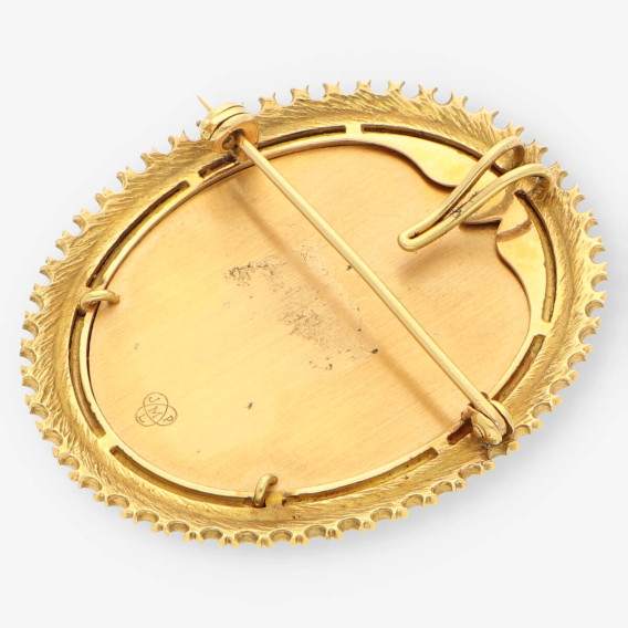 Broche con imagen oro y esmalte