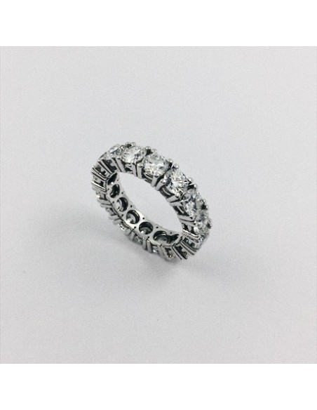 Alianza de oro blanco y brillantes