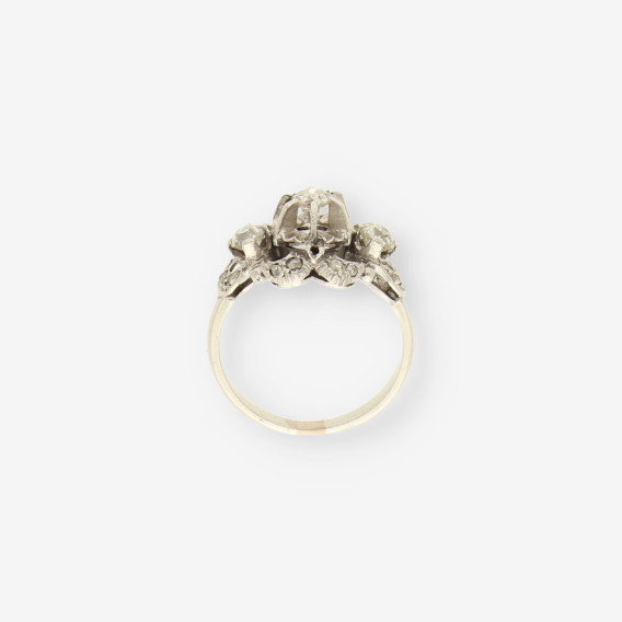 Anillo roseton oro blanco y bri