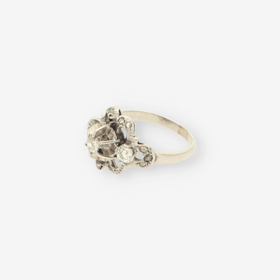 Anillo roseton oro blanco y bri