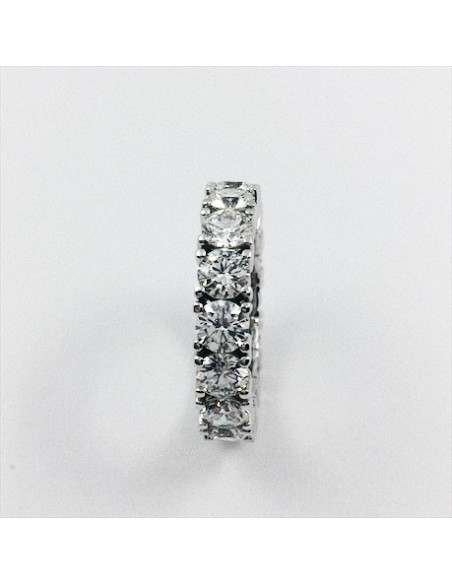 Alianza de oro blanco y brillantes