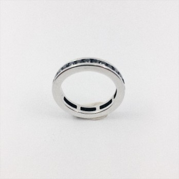 Anillo alianza de oro blanco y diamantes negros