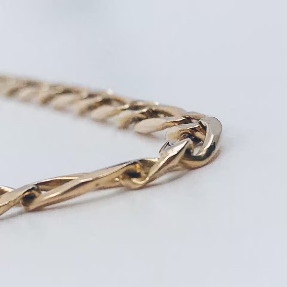 Cadena barbada alterna 1x1 en oro 18kt