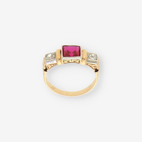 Anillo oro p. roja y brillantes