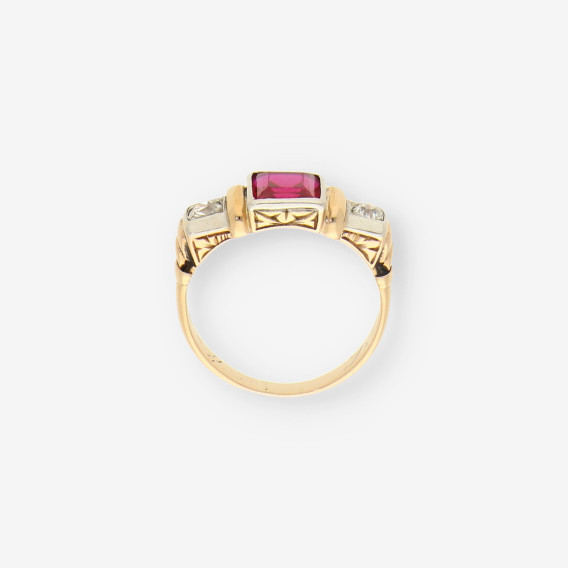 Anillo oro p. roja y brillantes