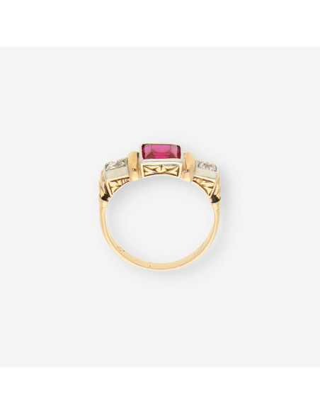 Anillo oro p. roja y brillantes