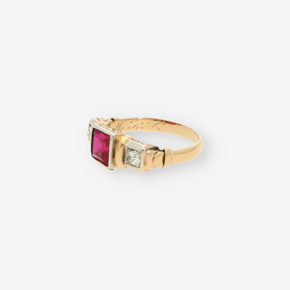 Anillo oro p. roja y brillantes