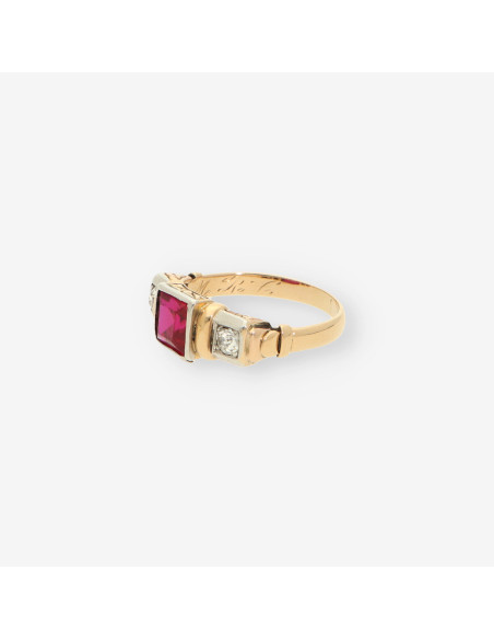 Anillo oro p. roja y brillantes