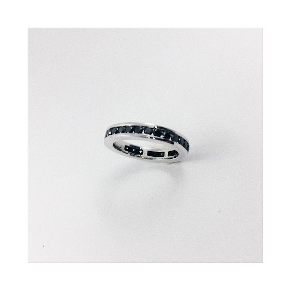 Anillo alianza de oro blanco y diamantes negros