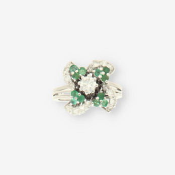 Anillo oro blanco brillantes y esmeralda