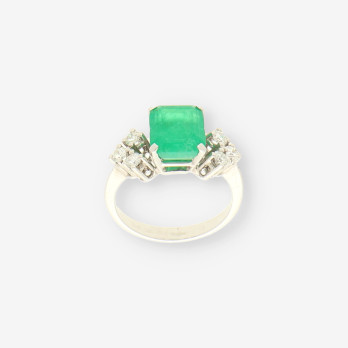 Anillo oro bl. Esmeralda y brillantes 2