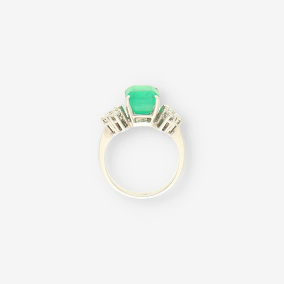 Anillo oro bl. Esmeralda y brillantes