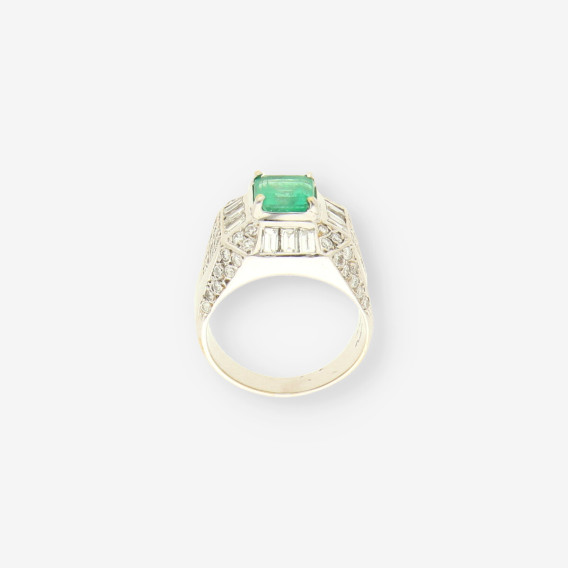 Anillo oro bl. Esmeralda y brillantes