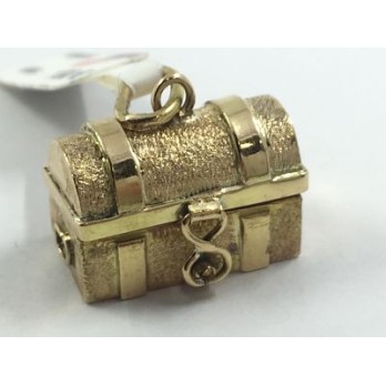 Colgante de oro en forma de baÃºl