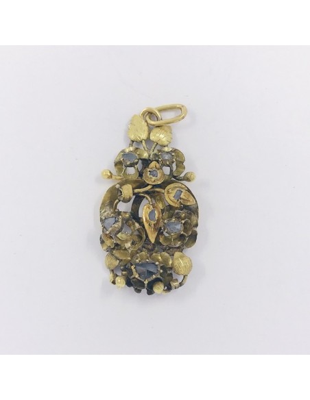 Colgante de oro y diamantes