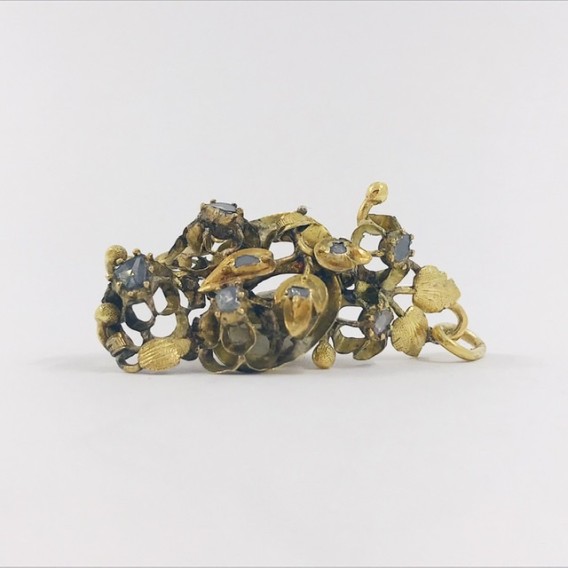 Colgante de oro y diamantes