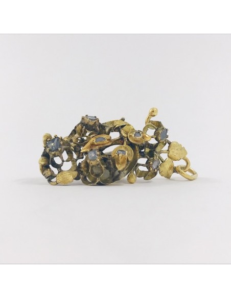 Colgante de oro y diamantes