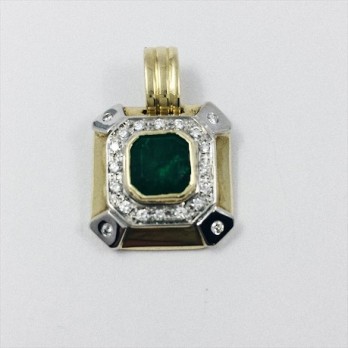 Colgante de oro con brillantes y esmeralda 2