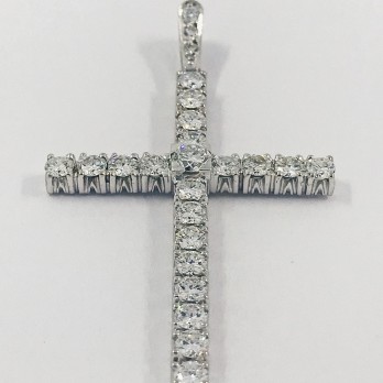 Cruz Cristiana en oro blanco con brillantes. 2