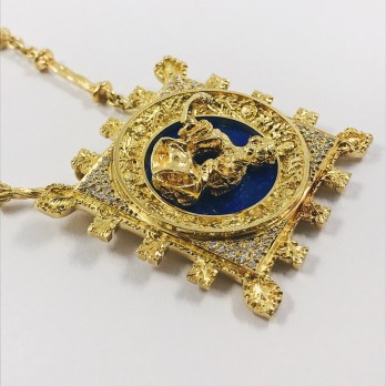 Cadena y colgante Madona de Port Lligat en oro 18kt 2