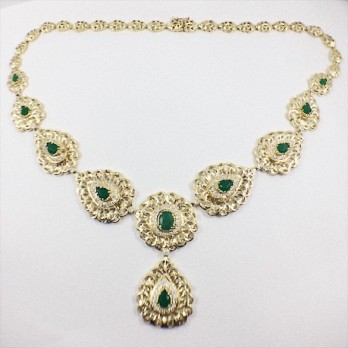 Collar de oro con brillantes y esmeraldas