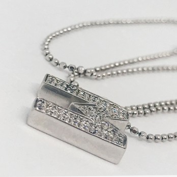 Collar en oro blanco con brillante. 2