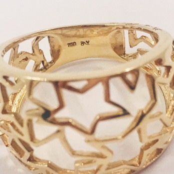 Anillo de oro 18kt. con estrellas. 2