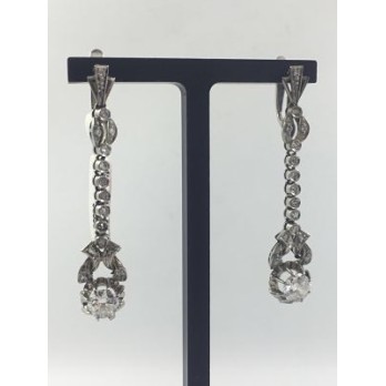 Pendientes largos de oro blanco y brillantes