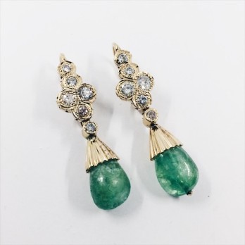 Pendientes de oro, brillantes y esmeraldas