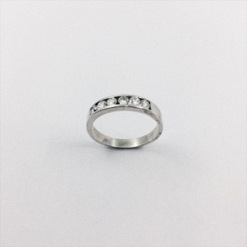 Anillo media alianza de oro blanco y brillantes