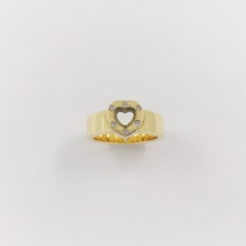 Anillo de oro con corazÃ³n central decorado con brillantes