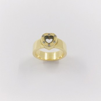 Anillo de oro con corazÃ³n central decorado con brillantes 2