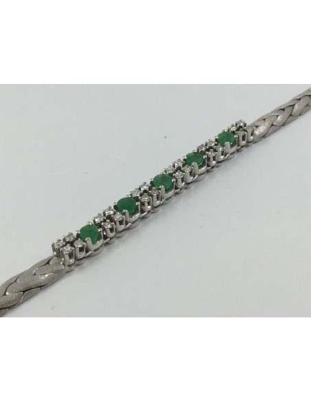 Pulsera en oro blanco mate con centro de brillantes y esmeraldas