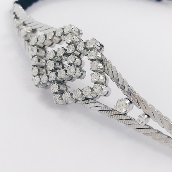 Pulsera en oro blanco con centro de brillantes